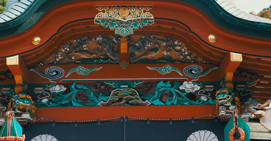霧島神宮本殿の装飾は素晴らしい