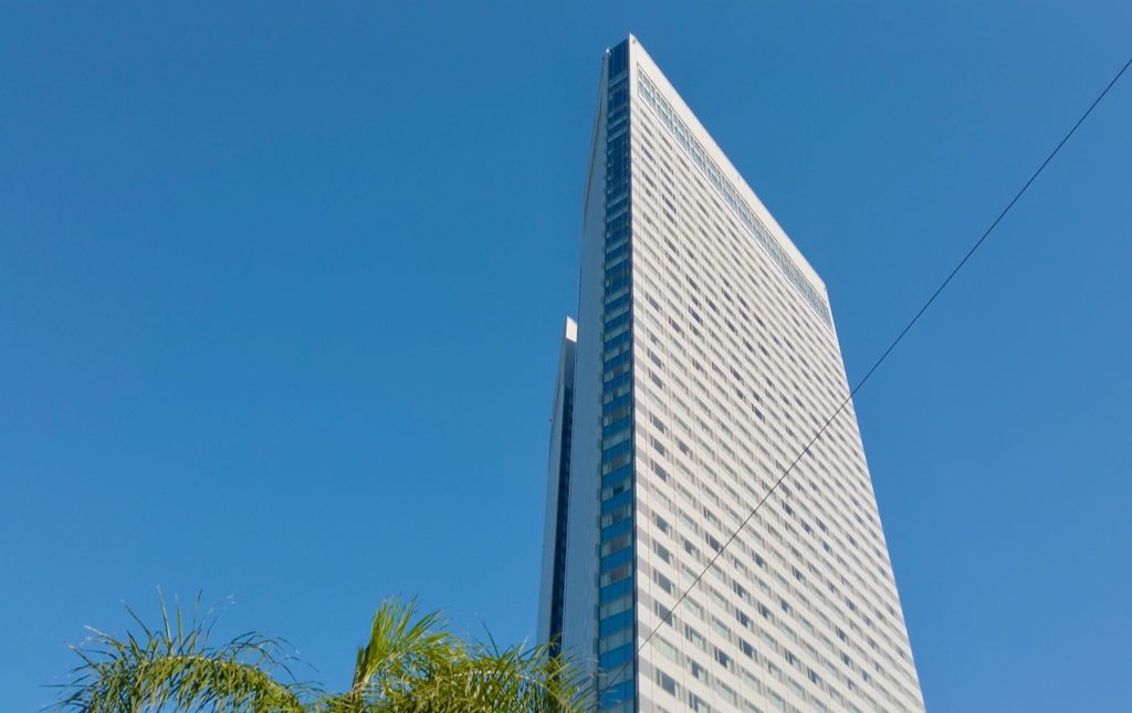 シェラトングランデオーシャンリゾートの施設は朝も楽しい　43階建てのホテル棟