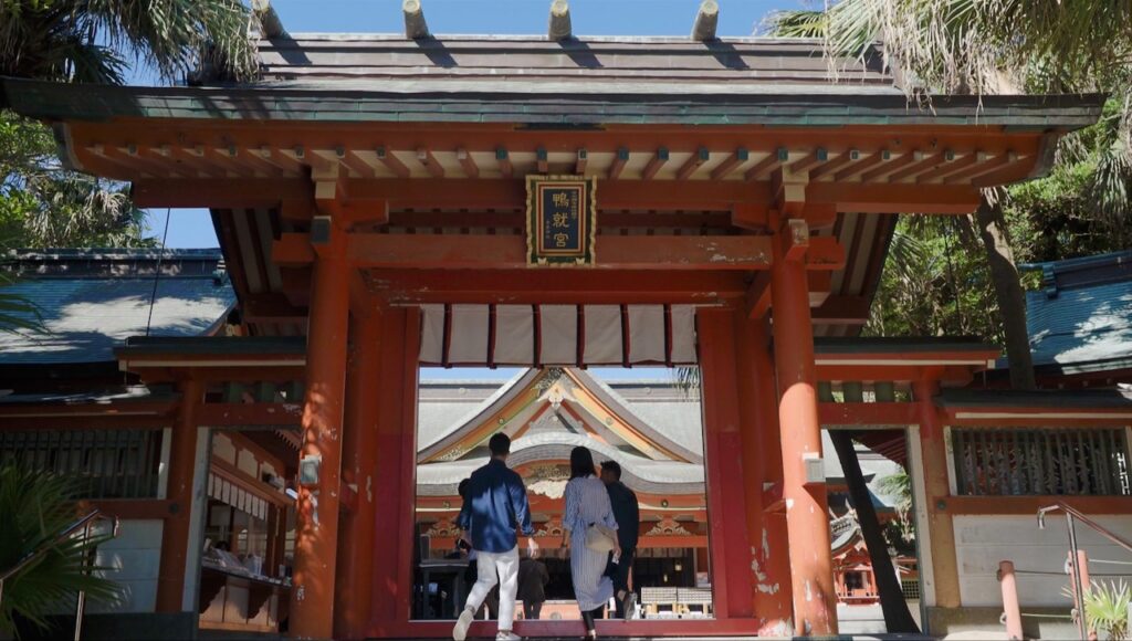 ポツンと浮かぶ青島神社